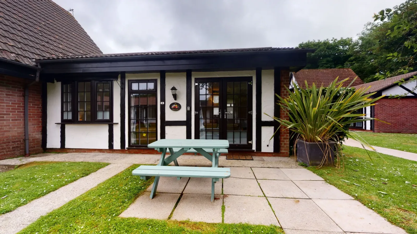 Rosevine Lodge holiday cottage at Tolroy Manor