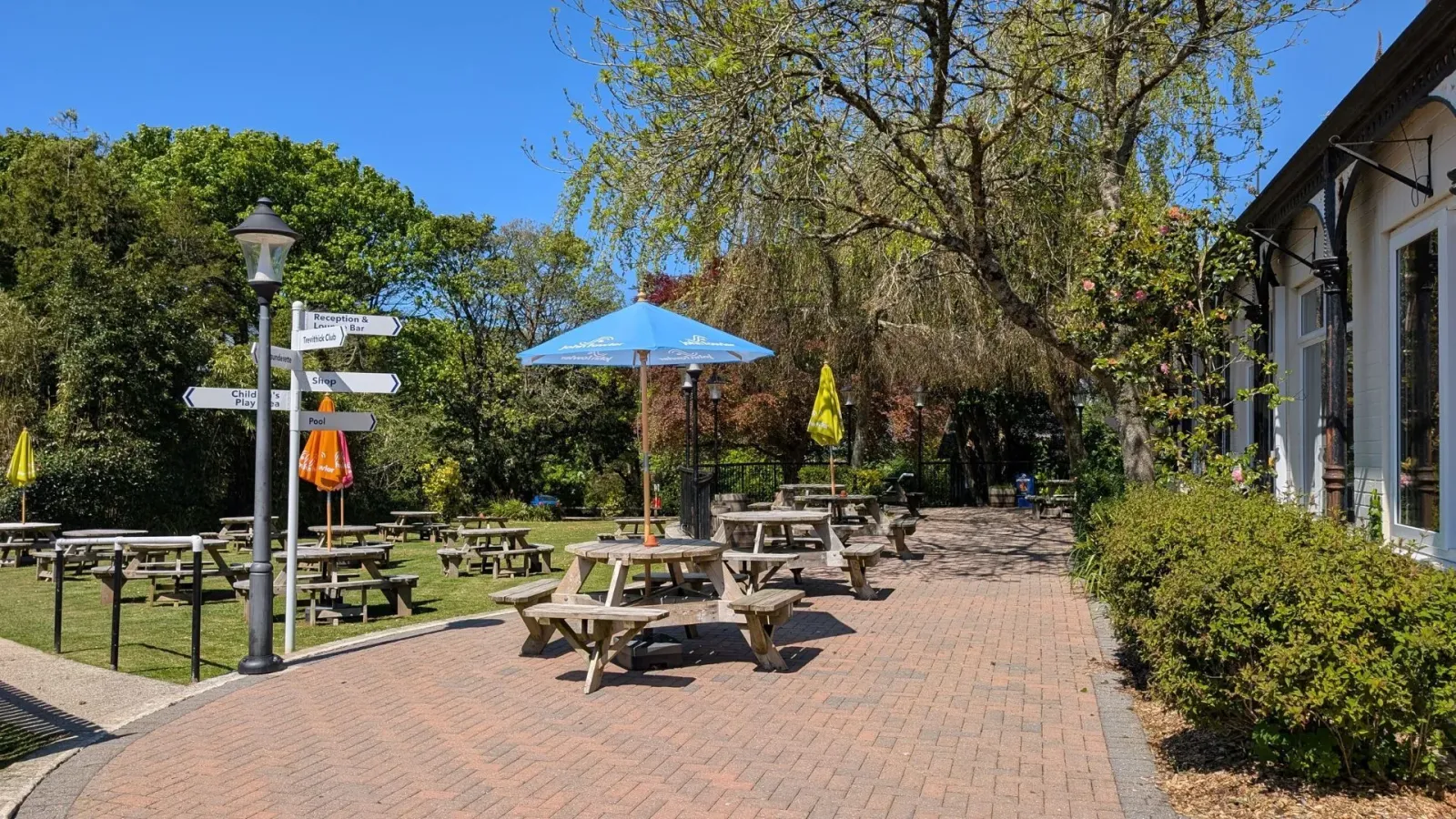 Tolroy Manor reception and outdoor seating