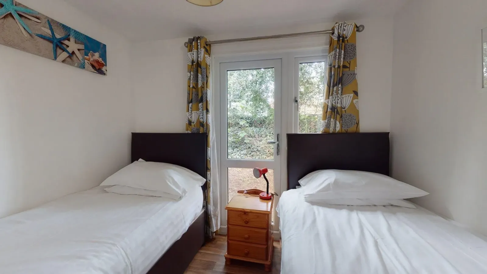 Kerrow Lodge - Downstairs Bedroom