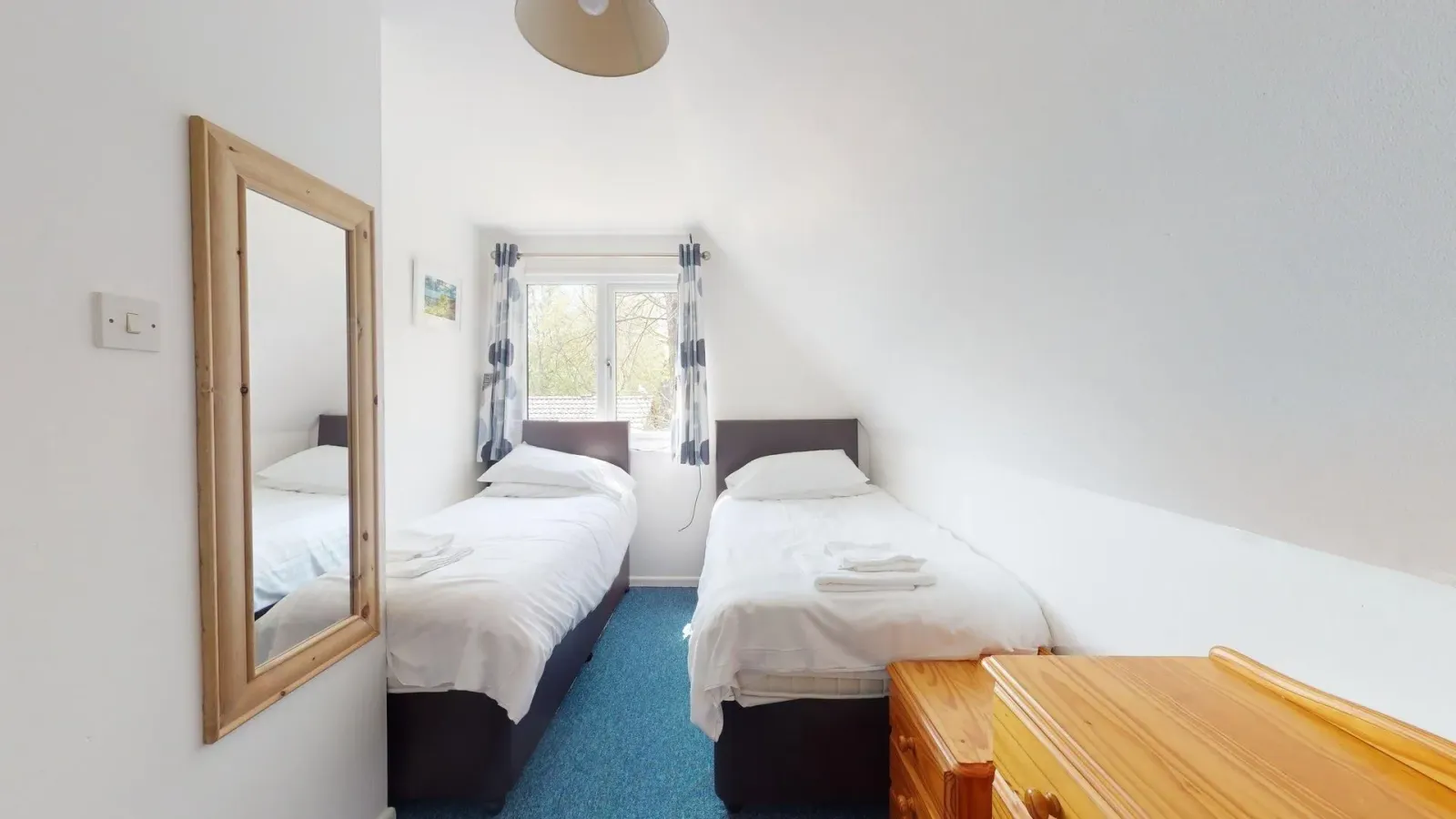 Kerrow Lodge - Upstairs Single Bedroom (3 beds)