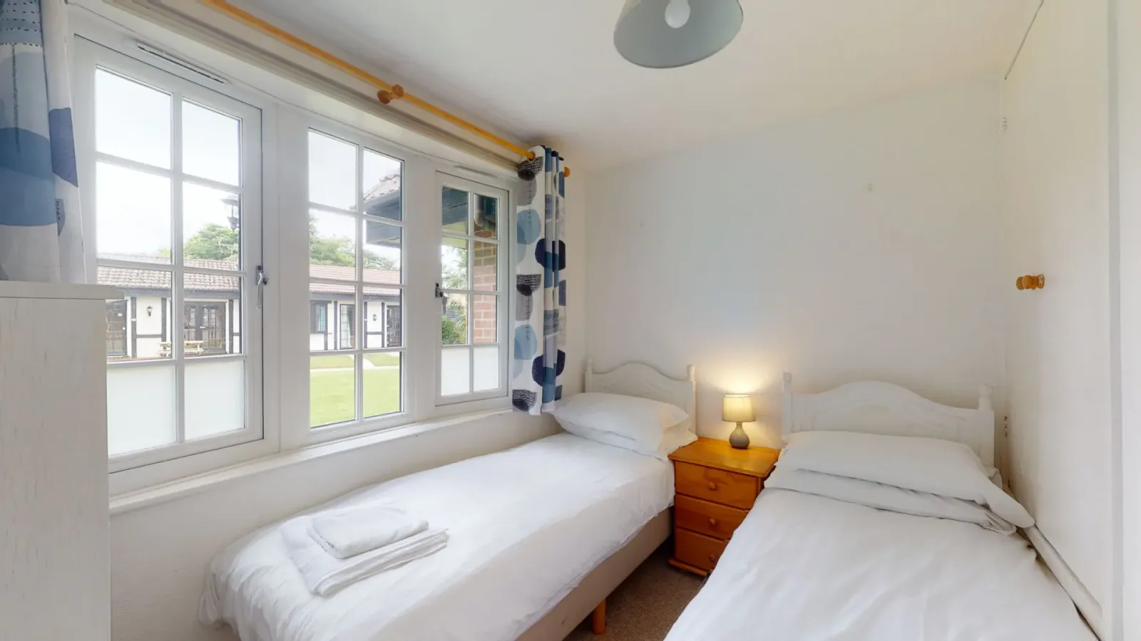 Rosevine Lodge - Single Bedroom (2 beds)