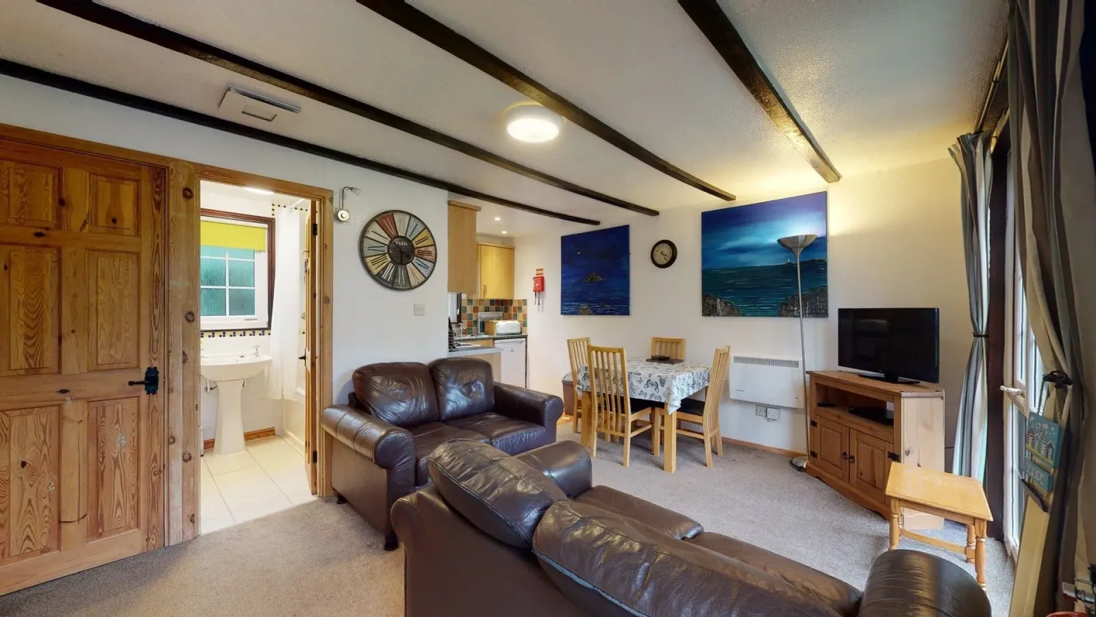 Treyarnon Lodge  - Lounge and Bathroom