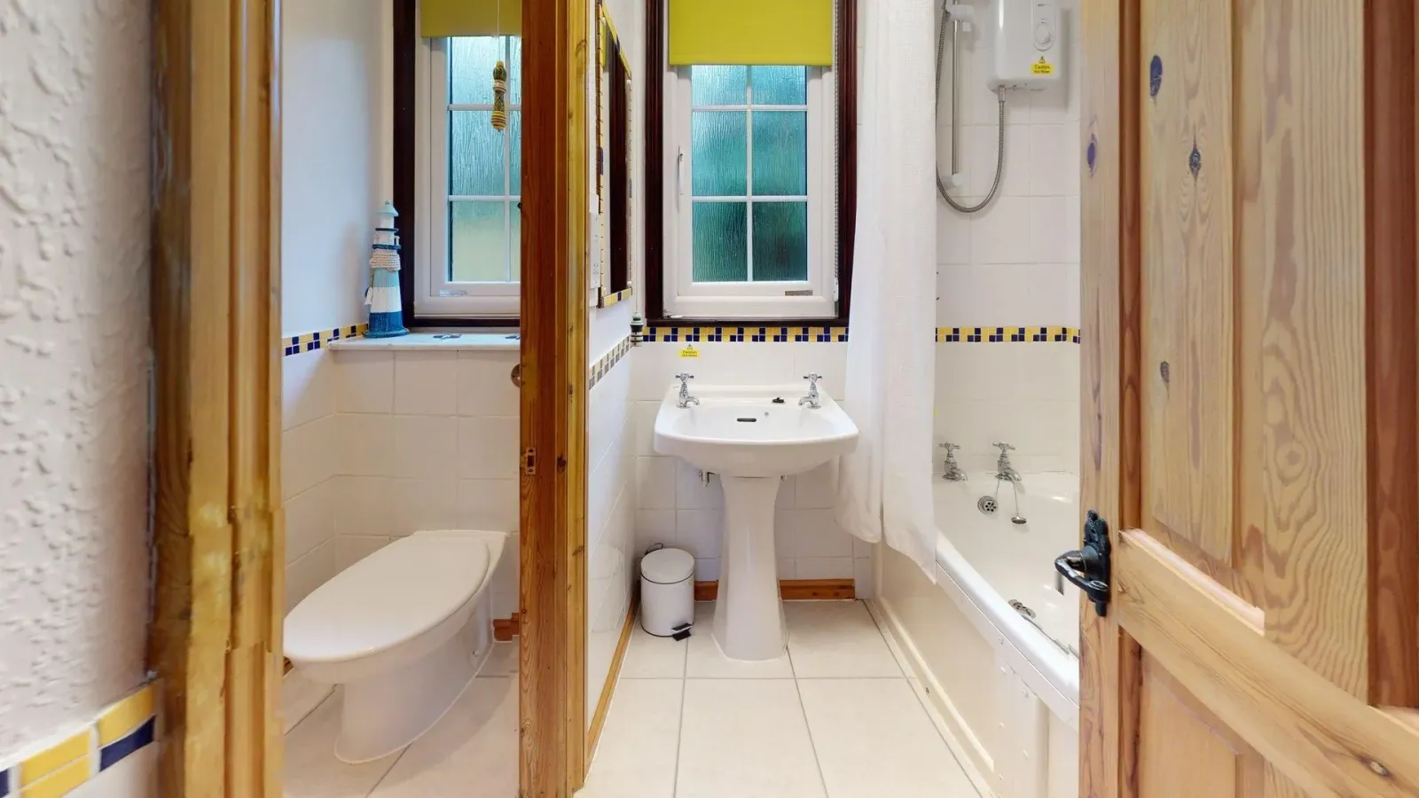 Treyarnon Lodge - Bathroom